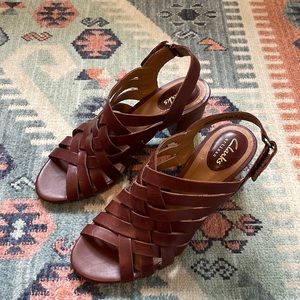 Clarks Artisan Ralene Luster block heels